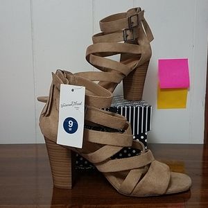 Universal Thread heels